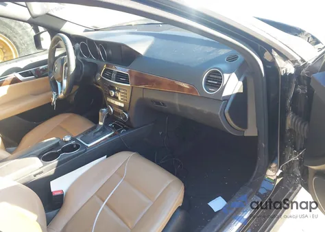 2013 Mercedes-Benz C 300 Sport 4Matic z USA, uszkodzony, nr VIN WDDGF8ABXDA756257